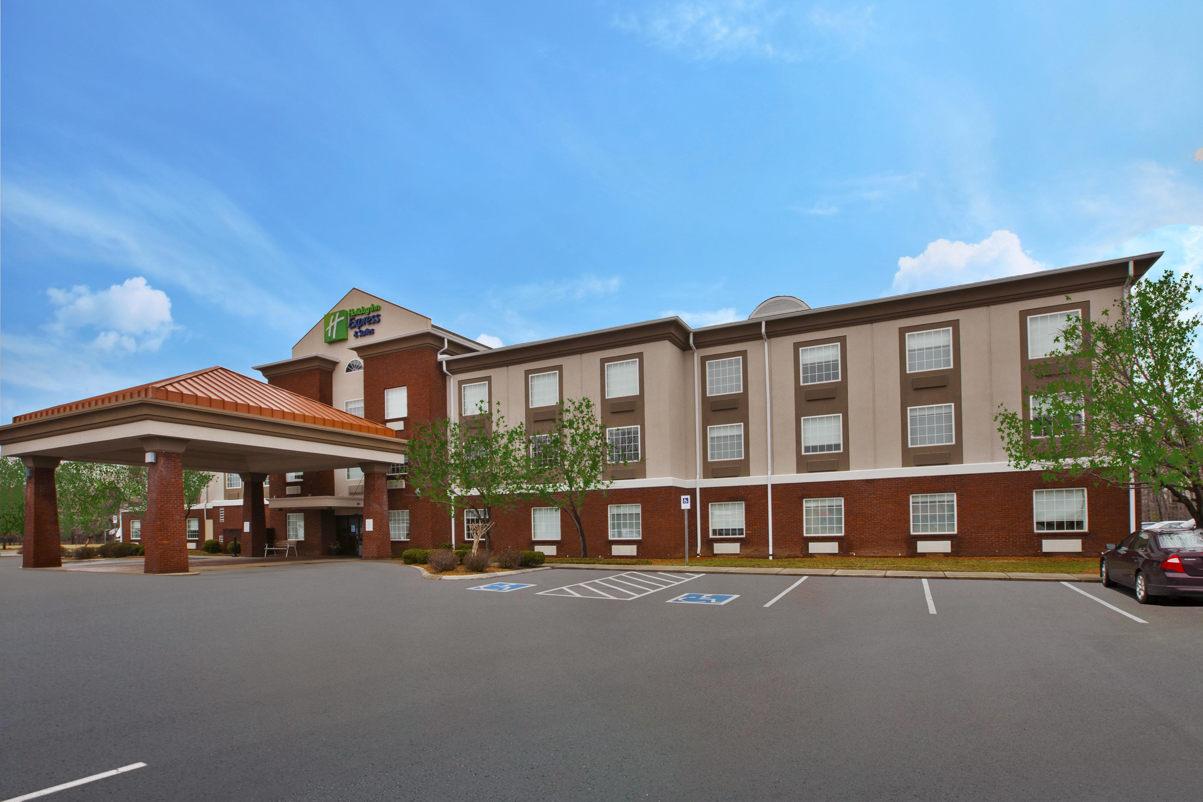 Holiday Inn Express Hotel & Suites Manchester Conference Center By Ihg Exterior photo