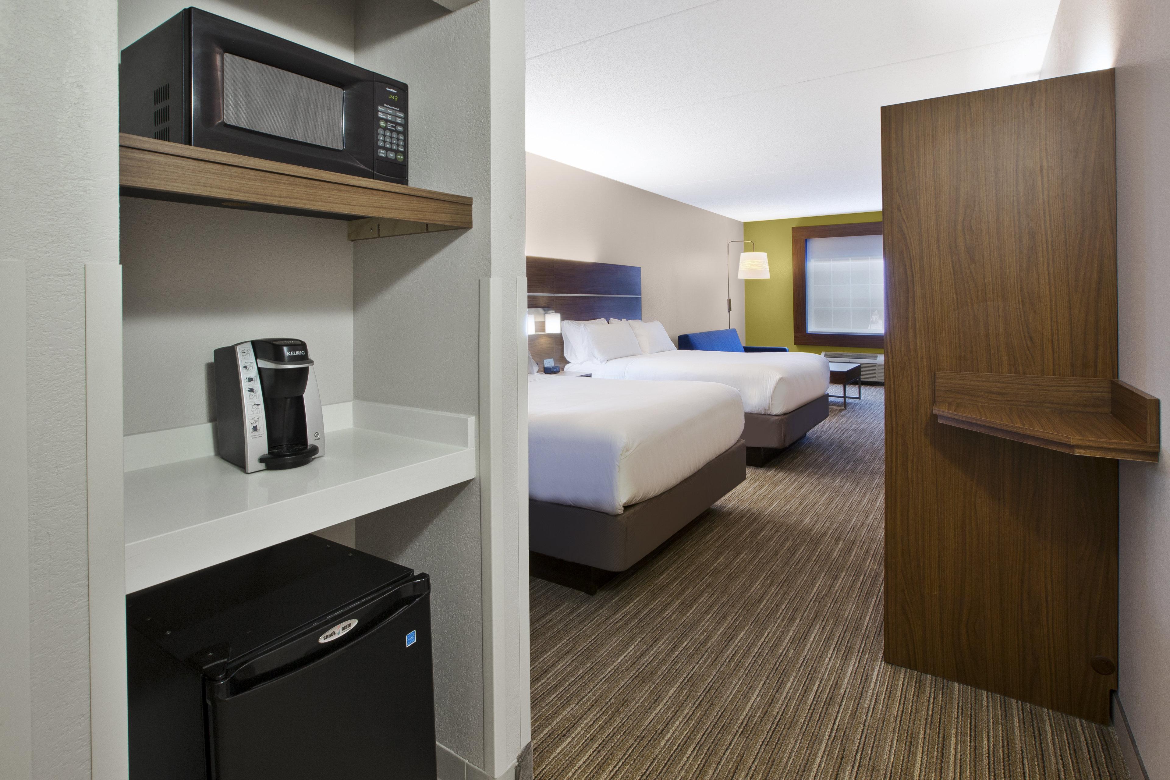 Holiday Inn Express Hotel & Suites Manchester Conference Center By Ihg Exterior photo
